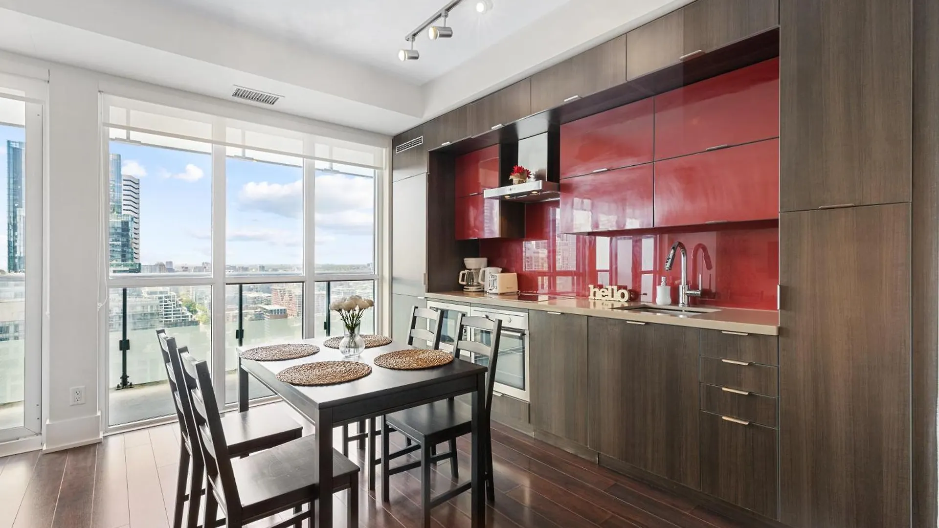 Executive Suite-Lakeview-Free Parking Toronto 0*,