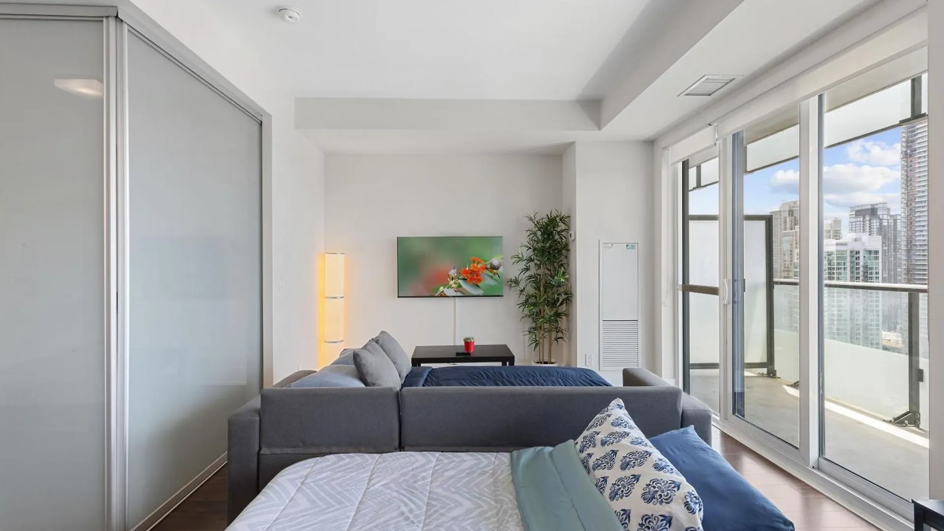 Aparthotel Executive Suite-Lakeview-Free Parking Toronto